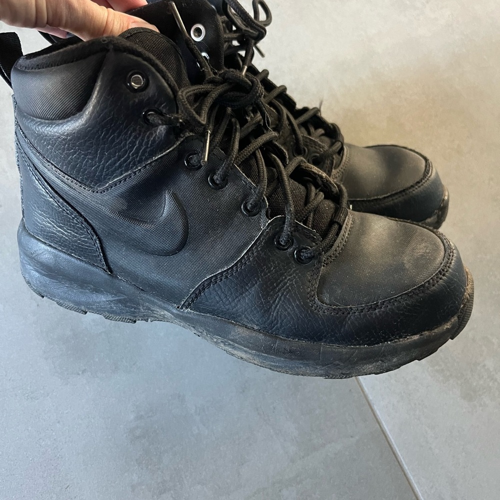 Winter boots for boy 5.5 (10-12 years old) Nike